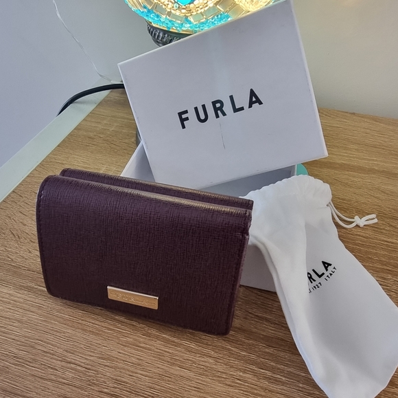 🎀ONLY $2 SHIPPING UNTIL 23/6🎀 100% genuine Furla Purse NWT dust bag and box! - Picture 2 of 4
